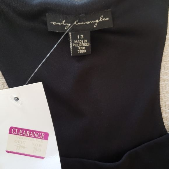 City Triangles Dress - Picture 4 of 5